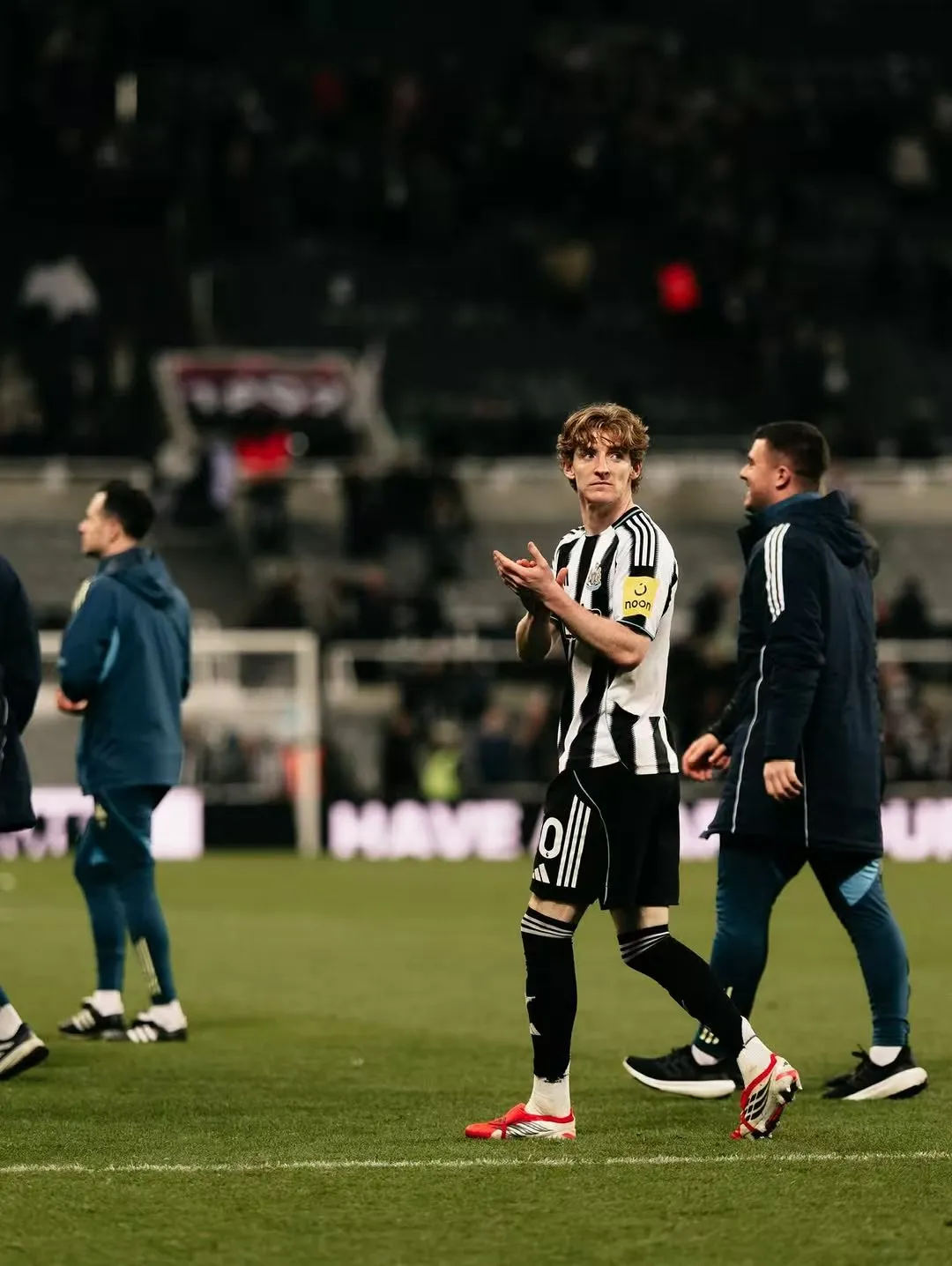 Leyu-打入一球，戈登赛后更新社媒，发布图集庆祝胜利