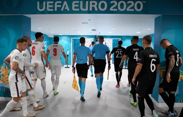 乐鱼体育-【现场手记】德国出局，英德球迷大合唱《足球回家》！